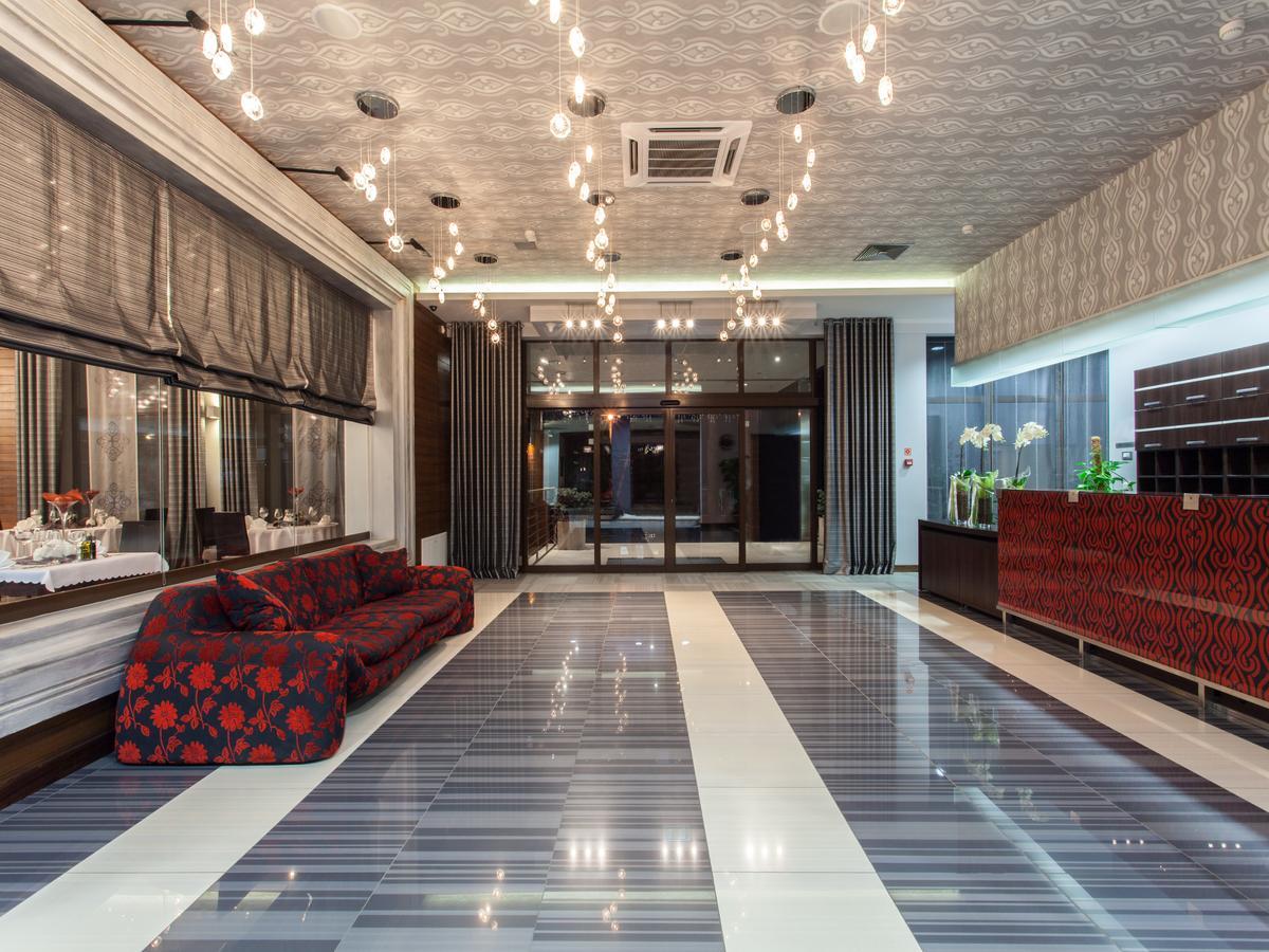Hotel Grzegorzewski Tuszyn Exteriör bild
